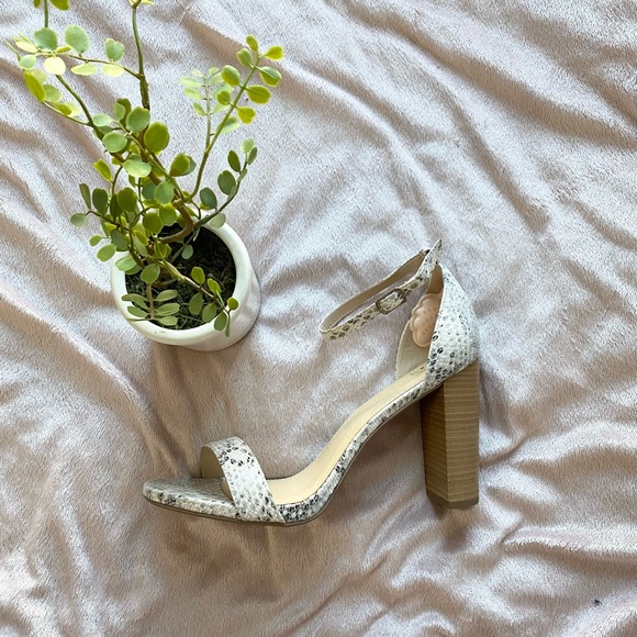 Delicious - SZ: 11 - CL: Beige Python - Picture 2 of 8